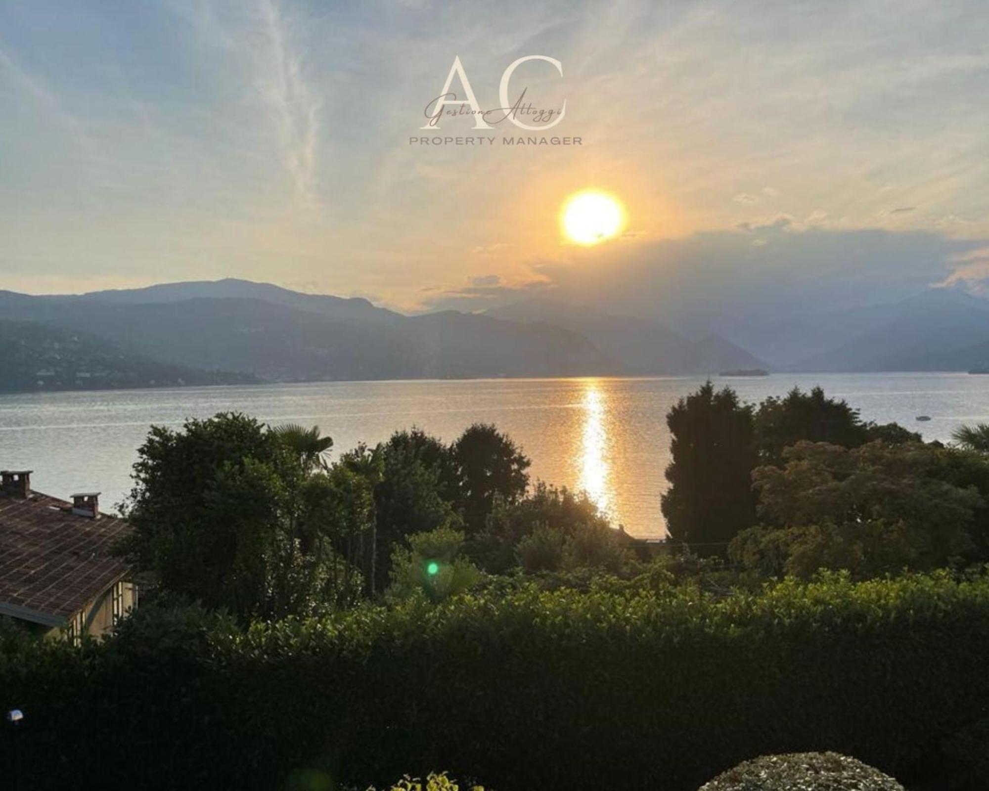 The House On The Lake Reno Di Leggiuno Luaran gambar